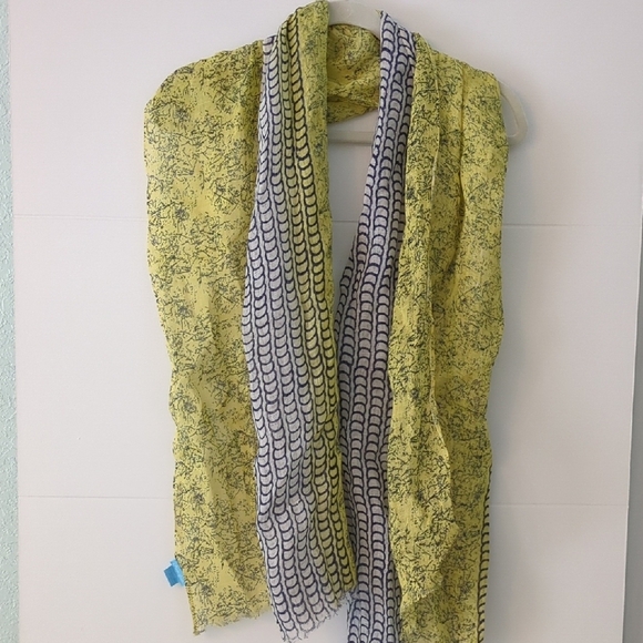 J. Mclaughlin Yellow and Navy Patterned Linen Rectangular Scarf - Picture 1 of 5